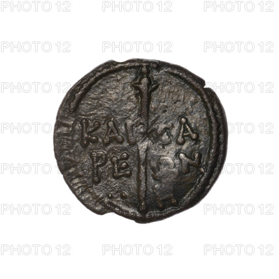 Bronze coin, Pantikapaion (as Kaisarea). Obverse: head of a woman in a kalathos and a veil (Aphrodite Urania?) facing right, pearl rim. Reverse: scepter vertically, inscription in two rows on both sides, two dots below on the left, H on the right, pearl rim. Iconography: head of a woman, sceptres, Aphrodite, Aphrodite Urania. Black Sea, Cimmerian Bosporus, end of the 1st century BC. Weight 5.25 g; dimensions: 20.8 mm and 22 mm.
