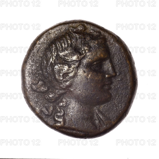 Bronze coin from Pantikapaion; obverse: head of young Dionysus in ivy wreath facing right; reverse: bow and arrows in a gorytos with straps, monogram on the left. Iconography: bow in quiver, gorytos, quivers, bows, weapons, armament; mythological subject: Dionysus. Date: end of 2nd–ca. mid-1st century BC (time of Mithridates VI Eupator, 120–63 BC); region: Cimmerian Bosporus, Pantikapaion. Weight 15.37 g; diameter ~25 mm.