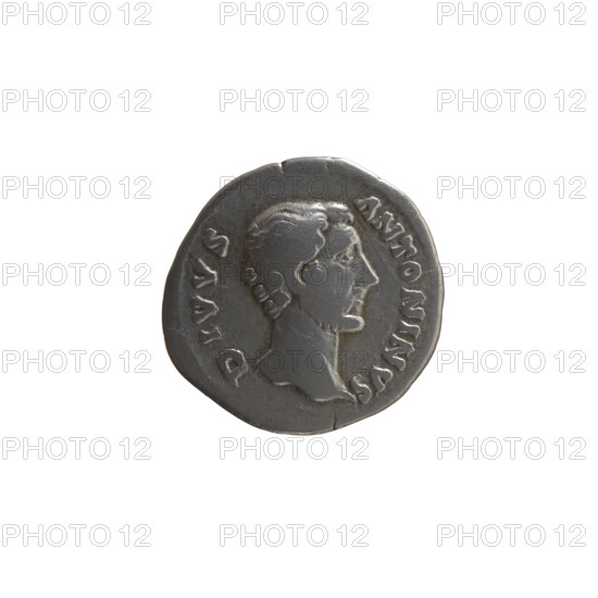 Denarius, posthumous issue after Antoninus Pius (86–161) showing head of Antoninus Pius bare to right with inscription 'DIVVS ANTONINVS' around; reverse: eagle standing on an altar decorated with a garland, head turned left, inscription 'CONSECRATIO' around. Issuers: Marcus Aurelius (121–180) and Lucius Verus (130–169). Iconography: garlands, animals, eagle, altars, head of the emperor. Date: after 161. Roman Empire, Rome. Coin: diameter 18.0 mm, weight 2.97 g, axis 0°.