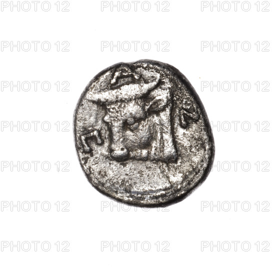 Tetrobol, Pantikapaion; obverse: head of bearded Satyr 3/4 left; reverse: bull's head left, around the letter; black-gloss coin, 360–340 BC, Cimmerian Bosporus (Pantikapaion); weight 3.37 g; axes 330°; dimensions 15.5 × 15.7 mm.