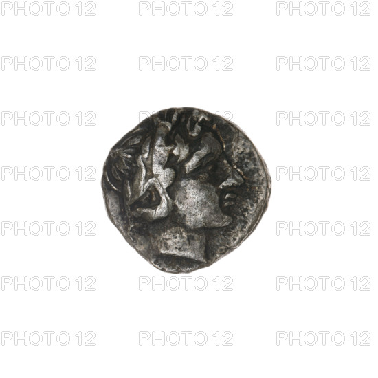 Triobol, Pantikapaion; obverse: head of Apollo in laurel wreath to the right; reverse: ear of corn vertically; iconography: head of Apollo, plants; Black Sea, Cimmerian Bosporus, Pantikapaion; date: 270–201 BC; coin; weight 2.28 g; axis 30°; dimensions 13.8 × 14.1 mm.