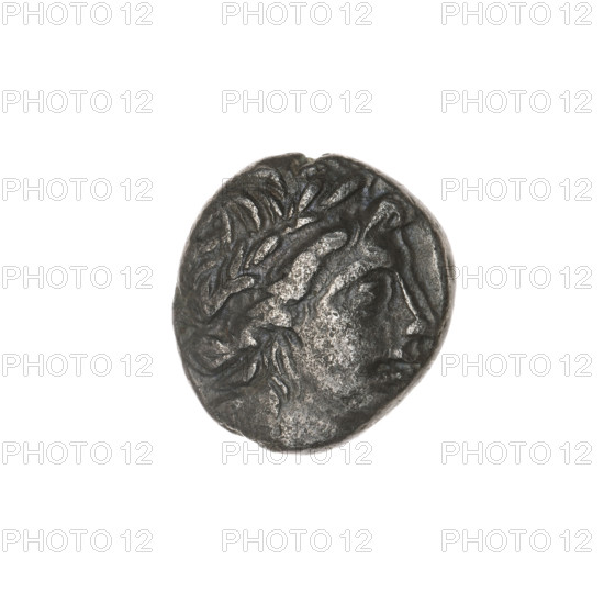 drachma, Pantikapaion, bow in a quiver (iconographic), head of Apollo (iconographic), Black Sea, Apollo (mythology), bows (armed), weapons (iconographic), armament (iconographic), gorytos (armed), quivers (armed), spearhead (iconographic), aw: head of Apollo to the right; rw: bow in a gorytos to the left, below it spearhead to the left, inscription at the top and bottom in two rows; 1st half 2nd century BC, Cimmerian Bosporus, Pantikapaion, coin, weight 3.78 g, axis 90 degrees, dimension 1 15.9 mm, dimension 2 14.5 mm