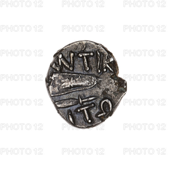 drachma, Pantikapaion; aw: head of Apollo to the right; rw: bow in a gorytos to the left, below it spearhead to the left, inscription at the top and bottom in two rows; 1st half 2nd century BC; Cimmerian Bosporus, Pantikapaion; coin; weight 2.52 g; axis 120 degrees; dimension 1 15.1 mm; dimension 2 15.7 mm; iconography: bow in a quiver, head of Apollo, Apollo (mythology), bows, weapons, armament, gorytos, quivers, spearhead