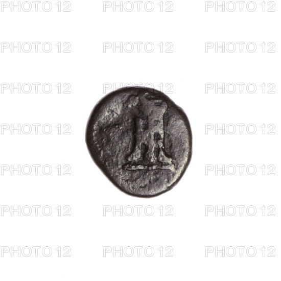 bronze coin, Pantikapaion; tripod (iconographic), stars, eight-pointed star (iconographic); obverse: tripod with cauldron, handles and lid; reverse: eight-pointed star, letters between the arms; end of 2nd–beginning of 1st century BC; Cimmerian Bosporus, Pantikapaion; coin; weight 1.95 g; axis 330°; dimensions 13.6 × 13 mm; maker/date: ca. 2nd–1st century BC