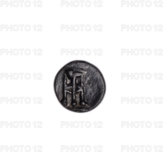 Bronze coin, Pantikapaion; obverse: tripod with cauldron, handles and lid; reverse: eight-pointed star with letters between the arms. End of 2nd–beginning of 1st century BC; Cimmerian Bosporus, Pantikapaion. Coin; weight 1.67 g; axis 120°; dimensions 12.2 × 12.2 mm. Makers: Ignacy Terlecki (1860–1916) noted.