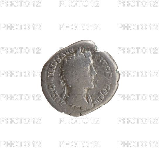 Denarius of Antoninus Pius (reigned 138–161). Obverse: bust of Antoninus Pius in drapery and laurel wreath facing right, inscription ANTONINVS AVG PIVS PP COS III. Reverse: Virtus standing left, holding a spear with the head down in right hand and a dagger (parazonium) in left, inscription VIRTVS. Coin dated 140–144, Roman Empire; Rome. Coin: diameter 18.0–18.5 mm, weight 3.12 g, axis 0°.