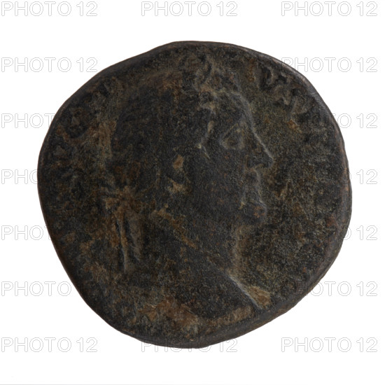 Sestertius of Antoninus Pius (86–161; Roman emperor 138–161). Obverse: Head of Antoninus Pius in a laurel wreath to the right, inscription ONAVGPI-VSPPTRPXVIII (variants recorded). Reverse: Libertas stands left, holds a liberty cap (pileus) in his right hand and a staff (vindicta) in his left, inscription LIBERTAS–COSII, in SC. Date: 154–155. Roman Empire, Rome. Coin. Diameter ~30.0–30.5 mm; weight 21.35 g; axis 0°. Iconography: personifications; attributes: laurel wreath, pileus, staffs.