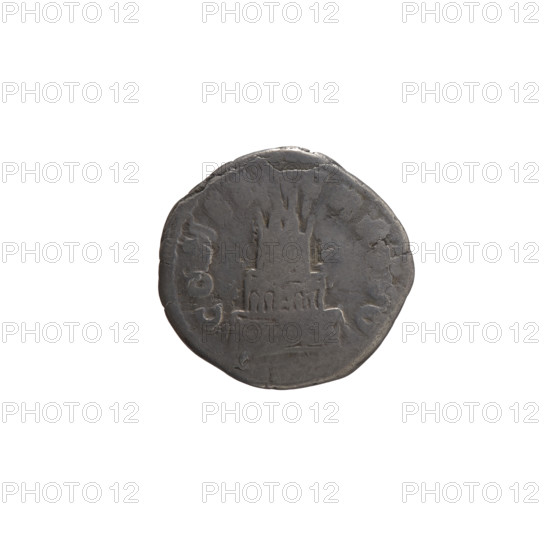 Denarius of Lucius Verus (130–169; Roman emperor 161–169) and Marcus Aurelius (121–180; Roman emperor 161–180), with posthumous representation of Antoninus Pius (86–161; Roman emperor 138–161). Obverse: Head of Antoninus Pius without a covering facing right, legend 'DIVVS ANTONINVS' around. Reverse: Funeral pyre with four tiers, decorated with garlands and statues, with a quadriga on top, legend 'CONSECRA O' (CONSECRA[TO]?) around. After 161. Roman Empire, Rome. Coin; diameter 18.0 mm; weight 2.84 g; axis 180°.