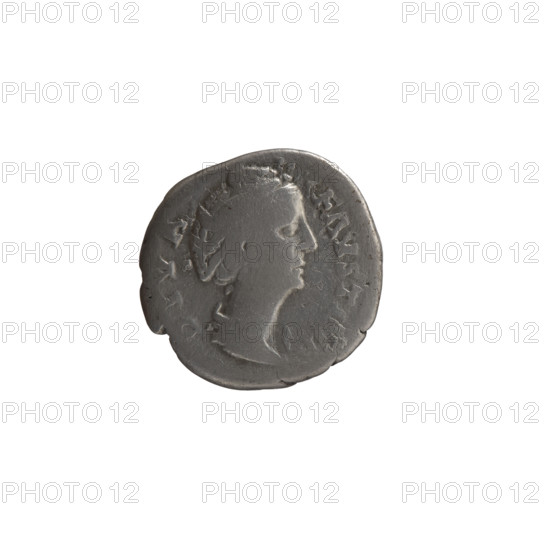 Denarius, posthumous issue of Faustina the Elder (98–141; Roman empress 138–141); issuer Antoninus Pius (86–161; Roman emperor 138–161). Obverse: Bust of Faustina I in drapery facing right, inscription DIVA · FAVSTI all around. Reverse: Juno veiled, standing frontally, head turned left, right hand raised holding long scepter, inscription AETER · NITAS all around. After 141 CE, Roman Empire (27 BCE–476 CE). Coin: Rome; diameter 17.0 mm; weight 3.10 g; axis 180°.