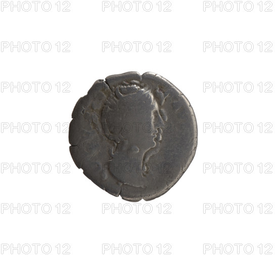 Denarius, posthumous issue for Faustina the Elder (98–141; Roman empress 138–141). Issuer: Antoninus Pius (86–161; Roman emperor 138–161). Obverse: Bust of Faustina I in drapery facing right, inscription 'D V FAV' (all around). Reverse: Throne covered with drapery, a scepter leaning on its left side, a peacock with folded tail, inscription 'AETE' (all around). After 141 CE, Roman Empire (27 BC–476), Rome. Coin; diameter 18.0–18.5 mm, weight 2.88 g, axis 180°.