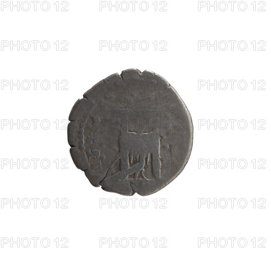 Denarius, posthumous issue for Faustina the Elder (98–141; Roman empress 138–141), struck under Antoninus Pius (86–161; Roman emperor 138–161) as issuer. Obverse: Bust of Faustina I in drapery facing right, inscription: D V FAV (all around). Reverse: Throne covered with drapery, a scepter leaning on it to the left, a peacock with folded tail, inscription: AETE (all around). After 141 CE, Roman Empire (27 BCE–476 CE), Rome. Coin; diameter 18.0–18.5 mm, weight 2.88 g, axis 180°.