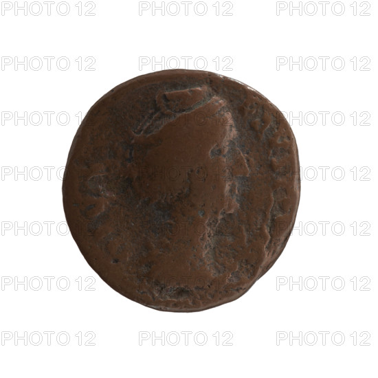 As/dupondius, posthumous issue of Faustina the Elder (98–141; Roman empress 138–141), struck under Antoninus Pius (86–161; Roman emperor 138–161). Obverse: bust of Faustina I draped, facing right, legend DIVA · FAVS. Reverse: female personification standing left, right hand outstretched holding a globe with a phoenix or palladion, left hand holding a long scepter or torch; circumferential illegible legend, fields marked SC. After 141. Roman Empire, Rome. Coin; diameter 25.0 mm, weight 7.70 g, axis 0°.