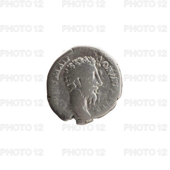 Denarius; issuer: Commodus (161–192) posthumously honoring Marcus Aurelius (121–180, emperor 161–180). Obverse: head of Marcus Aurelius bare, facing right; legend 'D[IVS] M ANTONINVS PIVS' (all around). Reverse: eagle standing on a globe to the right, head turned left; legend 'CONSECR[AT]O' (all around). Iconography: animals, eagles, globes; date: after 180 CE; culture: Roman Empire (27 BCE–476 CE), Rome. Coin type: silver denarius; diameter 17.5–18.5 mm; weight 2.84 g; axis 15°.