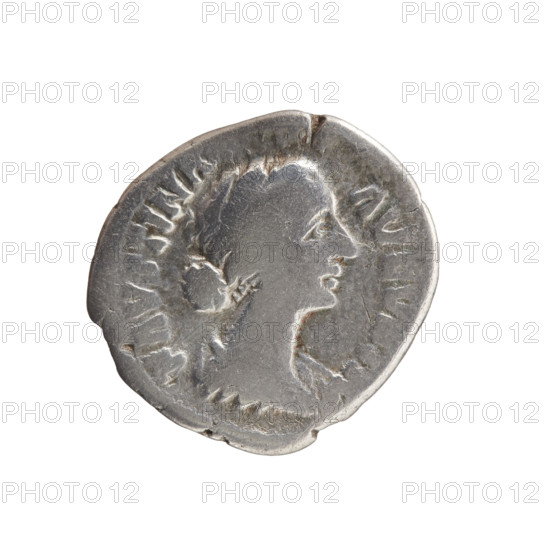 Denarius depicting bust of Faustina II in drapery facing right, inscription 'FAVSTINA - AVGVSTA' around; reverse: Juno veiled and seated facing left, holding a patera in her right hand and a scepter in her left, with a peacock at her feet and legend 'I·V·NO' circumferential. Issuer: Marcus Aurelius. Subjects: Faustina the Younger (ca. 130–176; Roman empress 161–176), Juno, peacocks, scepters, patera; iconography of Faustina II. Date: 161–176 CE, Roman Empire (Rome). Coin type: denarius; material: Roman coin; diameter 18.5–19.0 mm; weight 2.89 g; axis 0°.