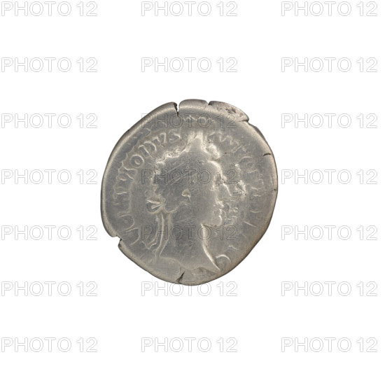 Denarius, Commodus (161–192 CE), 180 CE. Obverse: Head of Commodus in a laurel wreath facing right, inscription M COMMODVS - ANTONINVS AVG. Reverse: Trophy, beneath which on shields two prisoners sit back-to-back — left: man with outstretched arms; right: woman supporting her head with her left hand; inscription TR P V IMP IIII - COS II PP. Roman Empire; Rome. Coin; silver; diameter 18.5 mm; weight 3.01 g; axis 0°.