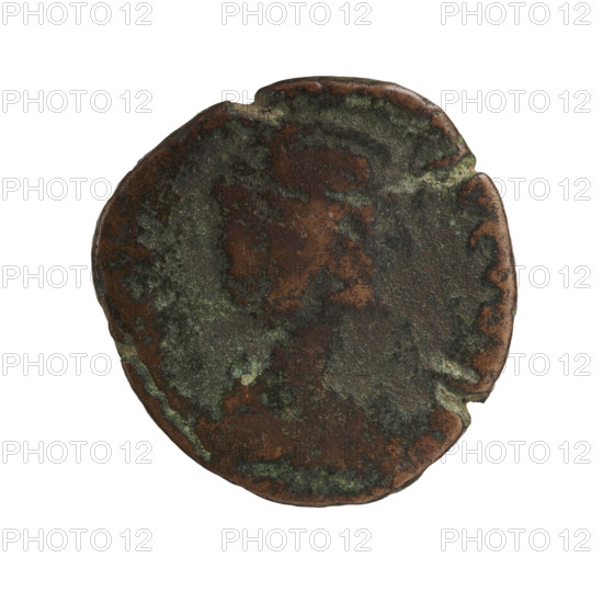 Sestertius of Julia Domna (ca. 160–217; Roman empress 193–211). Obverse: Bust of Julia Domna facing right, inscription 'GVST'. Reverse: Juno, veiled, standing upright with head turned left, holding a patera in her raised right hand and a scepter in her left; at her feet a peacock facing left; marks 'SC' on sides. Date: 196–209. Roman Empire (27 BC–476). Coin. Diameter ca. 27.5–28.0 mm; weight 18.03 g.
