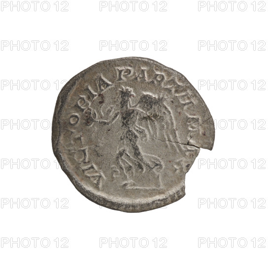 Denarius of Caracalla (188–217; Roman emperor 198–217). Obverse: ANTONINVS PIVS AVG — bust of Caracalla right with laurel wreath and paludamentum, pearl rim. Reverse: VICTORIA PARTH MAX — Victoria running left, holding a wreath in her raised right hand and a palm in her left, pearl rim. Dated 201–206. Roman Empire (27 BC–476). Coin: diameter ca. 17.1–17.9 mm; weight 2.63 g.