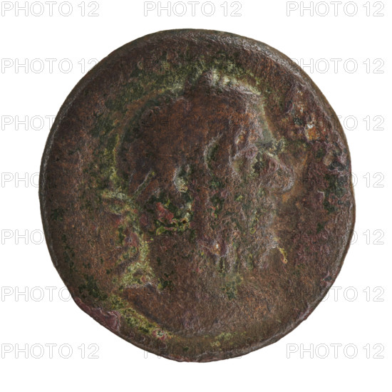 Obv.: inscription erased. Head of Macrinus in a laurel wreath facing right, pearl border. Rev.: MAXTRPII; Makrinus in a toga stands on a quadriga facing left, holding a branch in his right hand and a scepter in his left; behind him Victoria crowns him with laurel, on the sides S C. Roman Empire (27 BC–476). Rome. Coin: diameter 23.0–24.5 mm, weight 11.02 g.