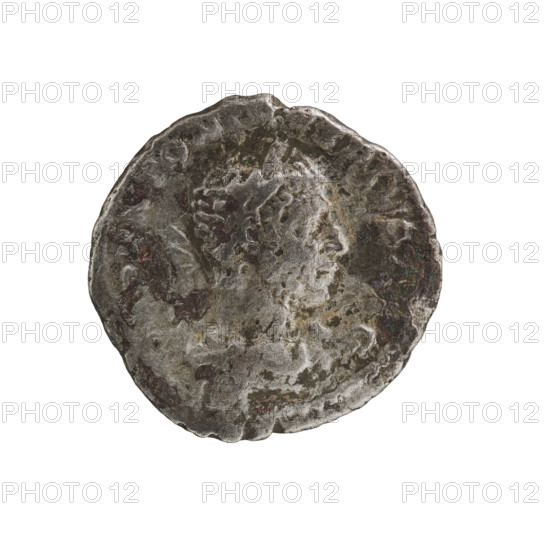 Denarius, Elagabalus (reign 218–222). Obverse: IMPANTONI PIVSAVG — Bust of Elagabalus with laurel wreath and paludamentum facing right; pearl rim. Reverse: SVMMVSSA CERDOSAVG — Elagabalus wearing laurel wreath and long robe, standing facing left, holding a patera above an altar in his right hand and a mace in his left hand; star in left field; pearl rim. Dated 220–222 CE. Roman Empire. Rome. Coin: diameter 18.9–19.1 mm; weight 2.54 g.