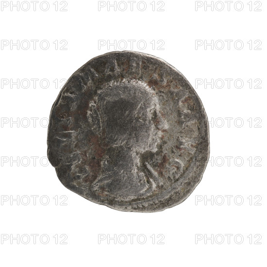 Denarius, Elagabalus (204–222; Roman emperor 218–222). Obverse: IVLIAMAESAAVG — draped bust of Julia Maesa facing right, pearl rim. Reverse: Felicitas stands facing left; in her right hand she holds a patera above a burning altar, in her left hand a long caduceus, pearl rim. Date: 218–223, Rome, Roman Empire (27 BC–476). Coin: diameter 18.0–18.2 mm, weight 2.33 g.