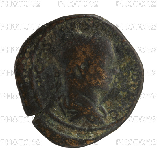 sestertius, Alexander Severus (Roman Emperor; 222–235) — iconography, personifications, Fides (Fidelity; personification). Obv.: Bust of Alexander Severus with laurel wreath and paludamentum facing right, pearl border. Rev.: Fides in long robe stands upright, head turned left, holding a standard in each hand, SC on the sides, pearl border. Date: 222–228. Place: Rome, Roman Empire (27 BC–476). Object type: coin (sestertius). Dimensions: diam. 32.5–34.0 mm; weight 21.30 g.