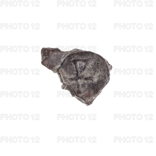 Fragment of a double-sided Drohiczyn seal. On one side a cross with one arm ending in a triangle (ankh cross). On the other side the letter C. 11th–13th century. Poland, Drohiczyn.