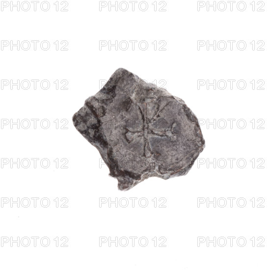 Fragment of a double-sided Drohiczyn seal. On one side, a cross with one arm ending in a triangle (an ankh cross). On the other side, the letter C. 11th–13th century, Drohiczyn, Poland.