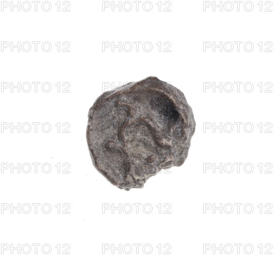 A fragment of a double-sided Drohiczyn seal. On one side, a bident with a crossed-out right arm; on the other side, the Cyrillic letter Z with a dot. 11th–13th century, Drohiczyn, Poland. Seals: guild seals, official seals, seals with a cross, customs house seals, town seals, customs seals.