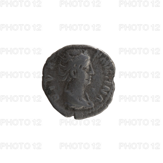 Denarius, posthumous issue for Faustina the Elder (98–141; Roman empress 138–141). Obverse: Bust of Faustina I in drapery facing right, inscription DIVA FAVSTINA. Reverse: Providentia standing left, holding a globe in her outstretched right hand and a windblown veil, inscription PROVIDENTIA (legend reconstructed). Issuer: Antoninus Pius (86–161; Roman emperor 138–161). Date: after 141. Roman Empire, Rome. Coin; weight 3.05 g; diameter ~17.0–17.5 mm; axis 180°.