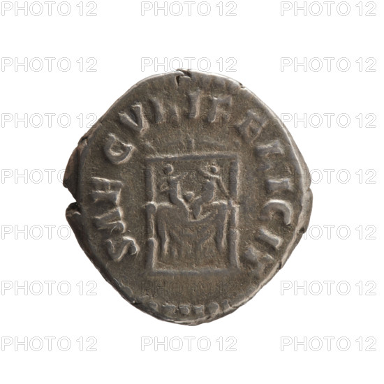 Denarius of Faustina the Younger (ca. 130–176), Roman empress (161–176); issuer Marcus Aurelius (121–180), Roman emperor (161–180). Obverse: draped bust of Faustina II facing right, inscription FAVSTINA·AVGVSTA. Reverse: draped throne (pulvinar) with two children—twins Commodus and Antoninus—inscription SAECVLI·FELICIT. Date: 161–176. Roman Empire (27 BC–476), Rome. Coin; silver; diameter ~17.5–18.0 mm; weight 3.28 g; axis 180°. Iconography: thrones, children; Faustina the Younger and Commodus iconography noted.