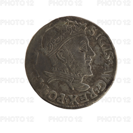 Obverse: Crowned male bust in armour turned right, separating the rim inscription at the top: 'SIGIS.AVG.REX.PO.MD'. Reverse: Value number III above a three-line inscription: '.GROSS.A / .TRIPL.MA / .DVCA.LITVA' flanking the Lithuanian Pogon (Chase) coat of arms and dividing the date 15 - 47 (1547). Lithuanian troika; Sigismund II Augustus (King of Poland, 1544–1572); Jagiellon dynasty; iconography includes royal bust and male busts. Coin struck 1547, Vilnius, Grand Duchy of Lithuania. Diameter ~21.0–21.3 mm; weight ~2.5 g.
