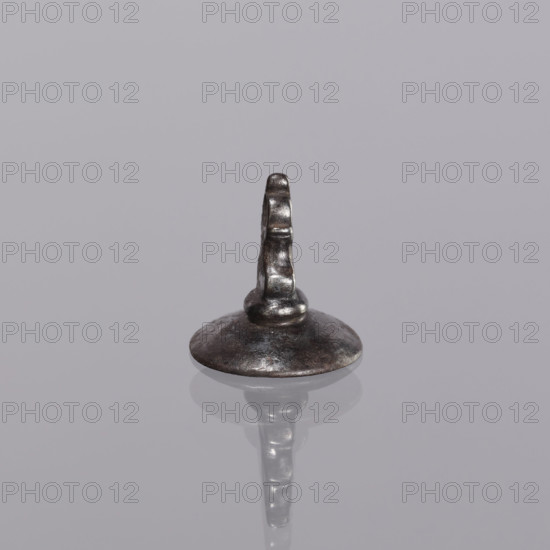 Sealing wax stamp - keyring, sealing wax stamp, Lion (coat of arms). Oval sealing wax stamp with a decorative handle and a hole for hanging on a belt. In the oval field, a circular cartouche with a mounted lion with a raised tail is set on a column. Rich labyrinthine ornament in the form of floral wreaths. In the jewel above the closed tournament helmet, between two eagle wings, the coat of arms is repeated. (Lew VI variety) — Spensberger, Stettner; late 18th–early 19th century, Poland. Seal; height 21 mm, width 22 mm, depth 20 mm.