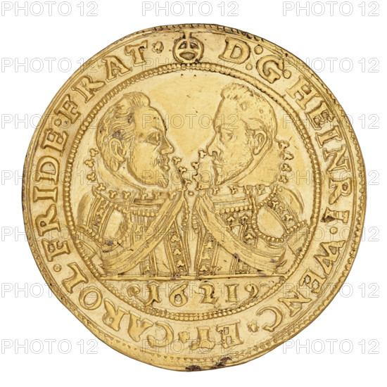 3 ducats, Charles Frederick (Duke of Olesno; dates given), Henryk Waclaw (Duke of Olesno; dates given), Tuchmann, Hans (publisher, 1614–1623). Aw.: Above the strip, two male half-figures in decorative armor with sashes facing each other. Below, the date 1621. In the rim, an inscription beginning with D:G.HEINRI.WENC*ET*CAROL.FRIDE.FRAT*. Rw.: Coat of arms of the Duchy of Ziebice-Olesnica with three jewels (Duchess of Ziebice, Counts of Klodzko, Duchess of Olesnica) and laobres dividing the inner border. At the top, on the sides of the shield H - T. On both sides in the rim, the inscription DVC.SIL.MONS. - .ET.OLSCO:GLA. -, 1621. Silesia (historical region), Duchy of Olesnica (1313–1884), Olesnica; coin, diameter 30.2 mm, weight 9.99 g., A circular gold coin viewed from above showing a raised central design of two facing male busts in profile, each wearing elaborate ruffled collars and ornate clothing with visible decorative patterns and layered fabric; the busts are closely positioned,...