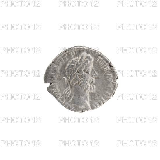 Denarius of Commodus (reign 177–192 CE), Roman Empire, 186–187 CE. Obverse: head of Commodus in a laurel wreath facing right, inscribed M·COMM·ANT·P·FEL·AVG·BRIT. Reverse: Virtus standing left, holding a statuette of Victoria in his right hand and a spear and shield in his left, inscribed VIRTVT·AVG·PM·TR·P·XII·IMP·VIII·COS·V·PP. Coin; silver; diameter 16.5–18.5 mm; weight 2.95 g; axis 180°.