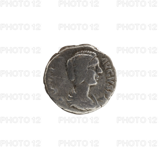 Denarius, ca. 196–211. Obverse: IVLIA AVGVSTA — bust of Julia Domna (Roman empress, 193–217) right, pearl rim. Reverse: VENVS FELIX — Venus standing facing left, holding an apple in her right hand and lifting her robe on her shoulder with her left, pearl rim. Materials and measurements: Roman silver coin (denarius), diameter 18.0 mm, weight 2.83 g, axis 0°. Makers/figures: Julia Domna; Septimius Severus (emperor, 146–211) referenced by era. Subjects/iconography: Julia Domna, Venus.