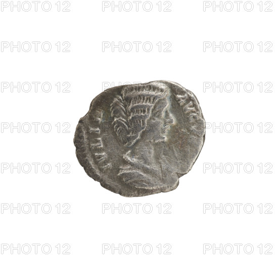 denarius, Julia Domna (ca. 160–217; Roman empress 193–211), Roman Empire, Julia Domna — iconography, Venus (mythology). Obv. IVLIA AVG, bust of Julia Domna right, pearl rim. Rev. NV, FELIX, Venus standing left with an apple in right hand, left lifts garment on shoulder, pearl rim. Date: 196–211. Rome. Coin: diameter 18.8 mm, weight 1.69 g, axis 0°.