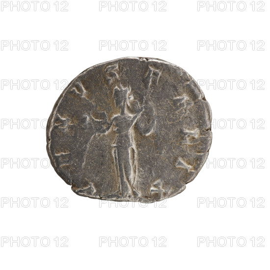 Denarius, Julia Domna (ca. 160–217; Roman empress 193–211). Obverse: IVLIA AVGVSTA — bust of Julia Domna right, pearl rim. Reverse: VENVS FELIX — Venus standing, holding an apple in her right hand, left lifting her robe on her shoulder, pearl rim. Standing Venus iconography; apples (attribute). Date: 196–211 CE, Roman Empire (27 BC–476). Coin: Rome; diameter 18.0 mm, weight 3.22 g, axis 180°.