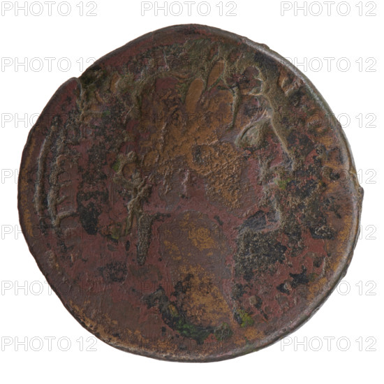 Sestertius of Antoninus Pius (86–161; Roman emperor 138–161). Obverse: head of Antoninus Pius in a laurel wreath to the right, inscription INVS AVG PI–VS PP TR (around). Reverse: Victoria stands to the right holding a trophy with both hands, inscription M ERA– (around), fields S–C. Roman Empire, Rome, dated 143–144. Coin; diameter 31.5 mm, weight 23.70 g, axis 0°.