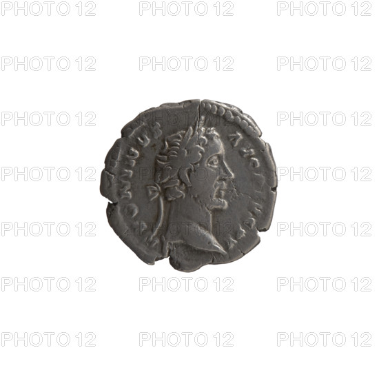 Denarius, Antoninus Pius (86–161; Roman emperor 138–161) — obverse: head of the emperor with a laurel wreath facing right, inscription 'ANTONINVS AVG PIVS PP'; reverse: emperor in toga and veil standing left, holding a patera above a tripod in his right hand and a scroll in his left, inscription 'VOTA SVSCE... ENN III' (episode COS IIII, 157–159). Roman Empire (27 BC–476), Rome. Coin; diameter 17.0–18.0 mm, weight 3.02 g, axis 180°.