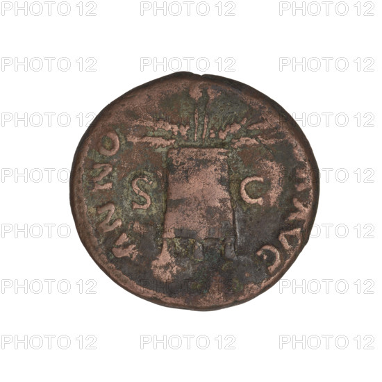 Hadrian (76–138; Roman emperor 117–138). Obverse: Bust of Hadrian with laurel wreath facing right; rim inscription: HADRIANVSAVGCOSIIIPP. Reverse: Modius (attribute) stands straight ahead, with ears of grain coming out vertically from it; letters SC on both sides; rim inscription: ANNO, AVG. 119–138. Rome, Roman Empire (27 BC–476). Coin, weight 9.70 g.