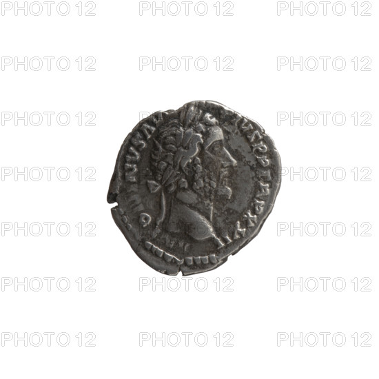 Denarius of Antoninus Pius (86–161; Roman emperor 138–161), issuer: Antoninus Pius. Obverse: Head of Antoninus Pius with a laurel wreath facing right, legend ANTONINVS AV - PIVS PP TR P XXII. Reverse: Emperor in toga and veil standing left, holding a patera above a tripod in his right hand (a bull lies behind the tripod) and a scroll in his left hand, legend VOTA SOL -, II. Episode COS, III, 158–159. Roman Empire (27 BC–476), Rome. Coin; diameters 16.0 mm and 18.0 mm, weight 3.25 g, axis 180°.