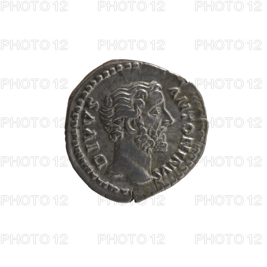 Denarius; issuers: Marcus Aurelius (121–180, Roman emperor 161–180) and Lucius Verus (130–169, Roman emperor 161–169); posthumous for Antoninus Pius (86–161, Roman emperor 138–161). Obverse: head of Antoninus Pius without a covering, facing right, inscription 'DIVVS ANTONINVS' (circumferential). Reverse: eagle standing right, head turned left, inscription 'CONSECRATIO' (circumferential). Iconography: animals, eagle; date: after 161; place: Rome, Roman Empire. Coin: diameter 16.5–17.0 mm, weight 3.45 g, axis 180°.
