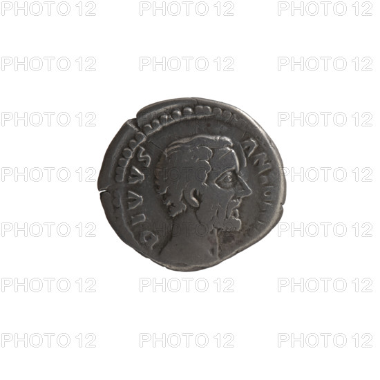 Denarius; issuers: Lucius Verus (130–169, Roman emperor 161–169) and Marcus Aurelius (121–180, Roman emperor 161–180); posthumous depiction of Antoninus Pius (86–161, Roman emperor 138–161). Obverse: head of Antoninus Pius without a cap to the right, legend 'DIVVS ANTONI'. Reverse: eagle stands right, head turned left, legend 'CONSECRATIO' circling. After 161 CE; Roman Empire, Rome. Coin: diameter 17.5–19.0 mm, weight 2.70 g, axis 0°.
