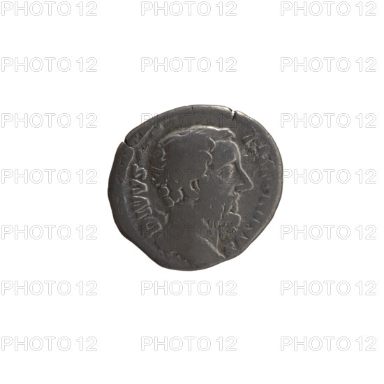 Denarius; issuers: Lucius Verus (130–169, Roman emperor 161–169) and Marcus Aurelius (121–180, Roman emperor 161–180); posthumous depiction of Antoninus Pius (86–161, Roman emperor 138–161). Iconography: animals; head of the emperor; eagle. Obverse: head of Antoninus Pius without a covering facing right, inscription DIVVS NTONIN (circumferential). Reverse: eagle stands right, turns head left, inscription ON ECRATIO (circumferential). Date: after 161. Culture/place: Roman Empire, Rome. Object type: coin (denarius). Dimensions: diam. 16.5–18.0 mm; weight 3.04 g; axis 0°.