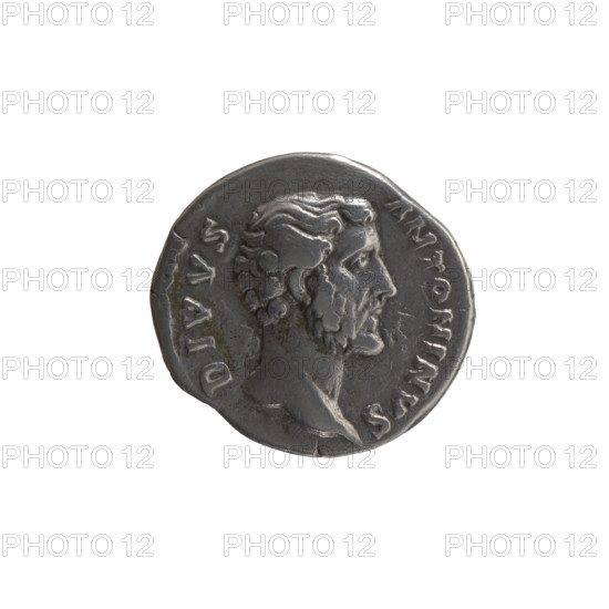 Denarius; obverse: head of Antoninus Pius bare to the right, inscription 'DIVVS ANTONINVS' around; reverse: eagle standing on a garlanded altar facing right, head turned left, inscription 'CONSECRATIO' around. Issuers: Lucius Verus (130–169) and Marcus Aurelius (121–180); posthumous depiction of Antoninus Pius (86–161). After 161 CE, Roman Empire (Rome). Silver coin, diameter 17.5 mm, weight 3.15 g, axis 180°.