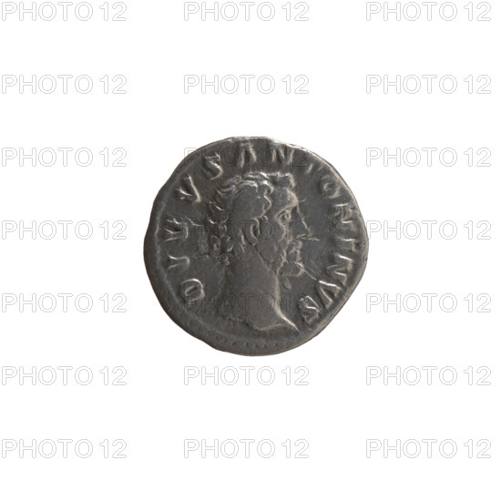 Denarius depicting head of Antoninus Pius without a covering facing right; obverse legend DIVVS ANTONINVS. Reverse: funeral pyre with four tiers, decorated with garlands and statues, with a quadriga on top; reverse legend CONSECRATIO. Issuers: Marcus Aurelius (121–180), Lucius Verus (130–169); Antoninus Pius (86–161) depicted posthumously. After 161, Rome, Roman Empire. Silver coin, diameter 17.0 mm, weight 3.70 g, axis 180°.