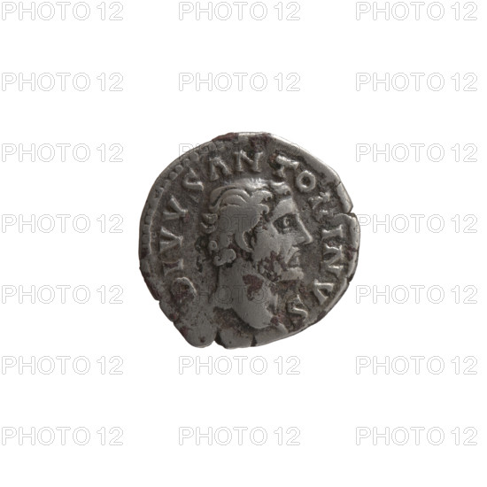 Denarius (subaerate?), Lucius Verus (130–169 CE; Roman emperor 161–169), issuer; Marcus Aurelius (121–180 CE; Roman emperor 161–180), issuer; Antoninus Pius (86–161 CE; Roman emperor 138–161) (posthumous). Obverse: Head of Antoninus Pius without a covering facing right, inscription DIVVS ANTONINVS all around. Reverse: Funeral pyre with four tiers, decorated with garlands and statues, with a quadriga on top, inscription CONSECRATIO all around. After 161 CE. Roman Empire, Rome. Coin: diameter 17.0 mm, weight 3.25 g, axis 180°.