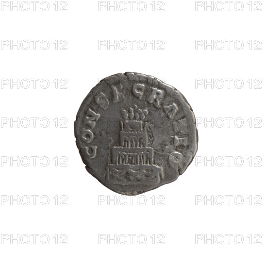 Denarius (subaerate), issuers: Lucius Verus (130–169; Roman emperor 161–169) and Marcus Aurelius (121–180; Roman emperor 161–180); posthumous subject: Antoninus Pius (86–161; Roman emperor 138–161). Obverse: Head of Antoninus Pius without a covering facing right, inscription DIVVS ANTONI VS around. Reverse: Funeral pyre with four tiers, decorated with garlands and statues, with a quadriga on top, inscription CONSECRA O around. After 161 CE; Roman Empire, Rome. Coin: diameter 17.5 mm, weight 2.95 g, axis 180°.