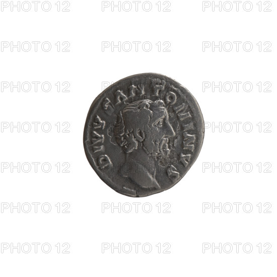 Denarius, Marcus Aurelius (121–180; Roman emperor 161–180) and Lucius Verus (130–169; Roman emperor 161–169) as issuers; posthumous depiction of Antoninus Pius (86–161; Roman emperor 138–161). Obverse: head of Antoninus Pius without a covering facing right, legend DIVVS ANTONINVS. Reverse: funeral pyre with four tiers, decorated with garlands and statues, with a quadriga on top, legend CONSECRATIO. Iconography: garlands, head of the emperor, funeral pyre, statues. After 161, Rome, Roman Empire. Coin; diameter 16.5–17.5 mm, weight 2.70 g, axis 225°.