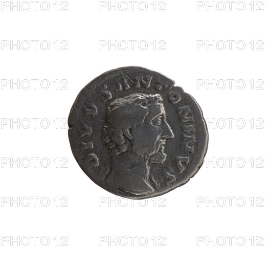 Denarius; issuers: Marcus Aurelius (121–180, Roman emperor 161–180) and Lucius Verus (130–169, Roman emperor 161–169); posthumous depiction of Antoninus Pius (86–161, Roman emperor 138–161). Obverse: Head of Antoninus Pius without a covering, with drapery on the left shoulder, right, inscription DIVVS ANTONINVS. Reverse: Funeral pyre with four tiers, decorated with garlands and statues, with a quadriga on top, inscription CONSECRATIO. After 161. Roman Empire; Rome. Coin. Diameter 16.0–18.0 mm; weight 2.35 g; axis 180°.